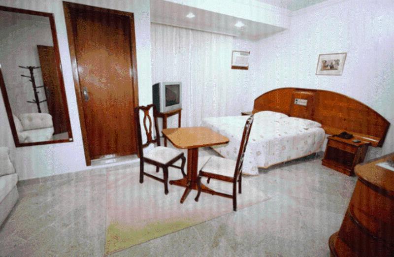 Cristal Executive Hotel Francisco Beltrao Phòng bức ảnh